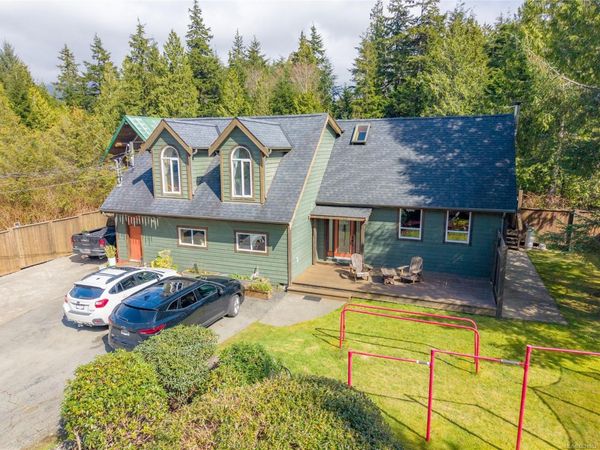 1108 Abraham Dr, Tofino, BC V0R 2Z0