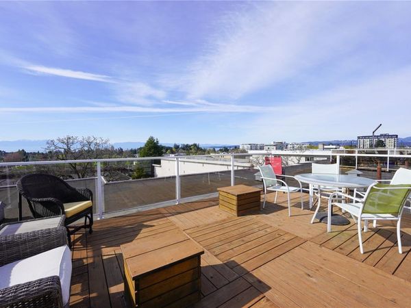 614 Fernhill Pl, Unit #404, Esquimalt, BC V9A 4Z1