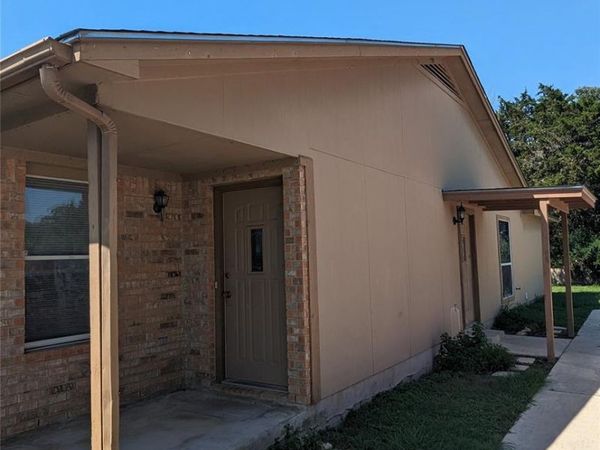 1300 N Bishop ST, San Marcos, TX 78666