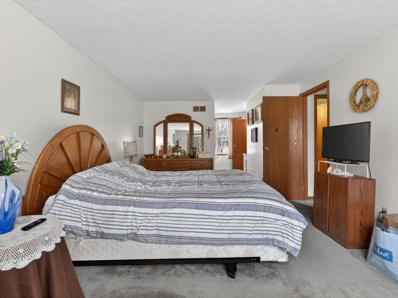 8433 Bridletree Way , Columbus, OH 43235 Photo 24