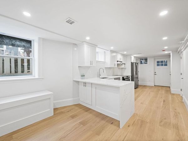 10 Beech St, Unit 1, Cambridge, MA 02140