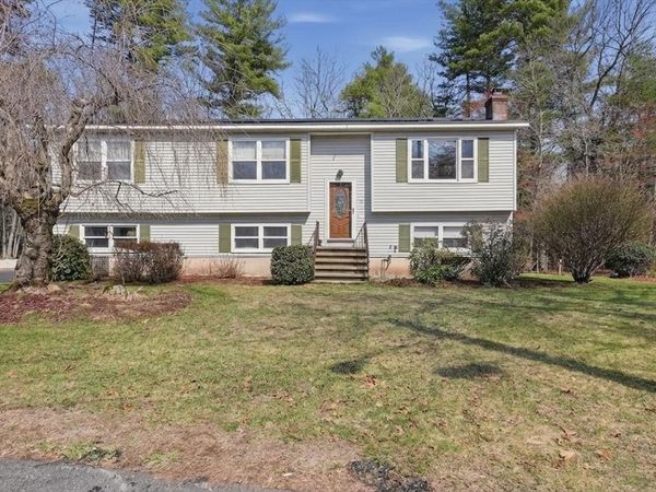 10 Lee Avenue, Burlington, MA 01803