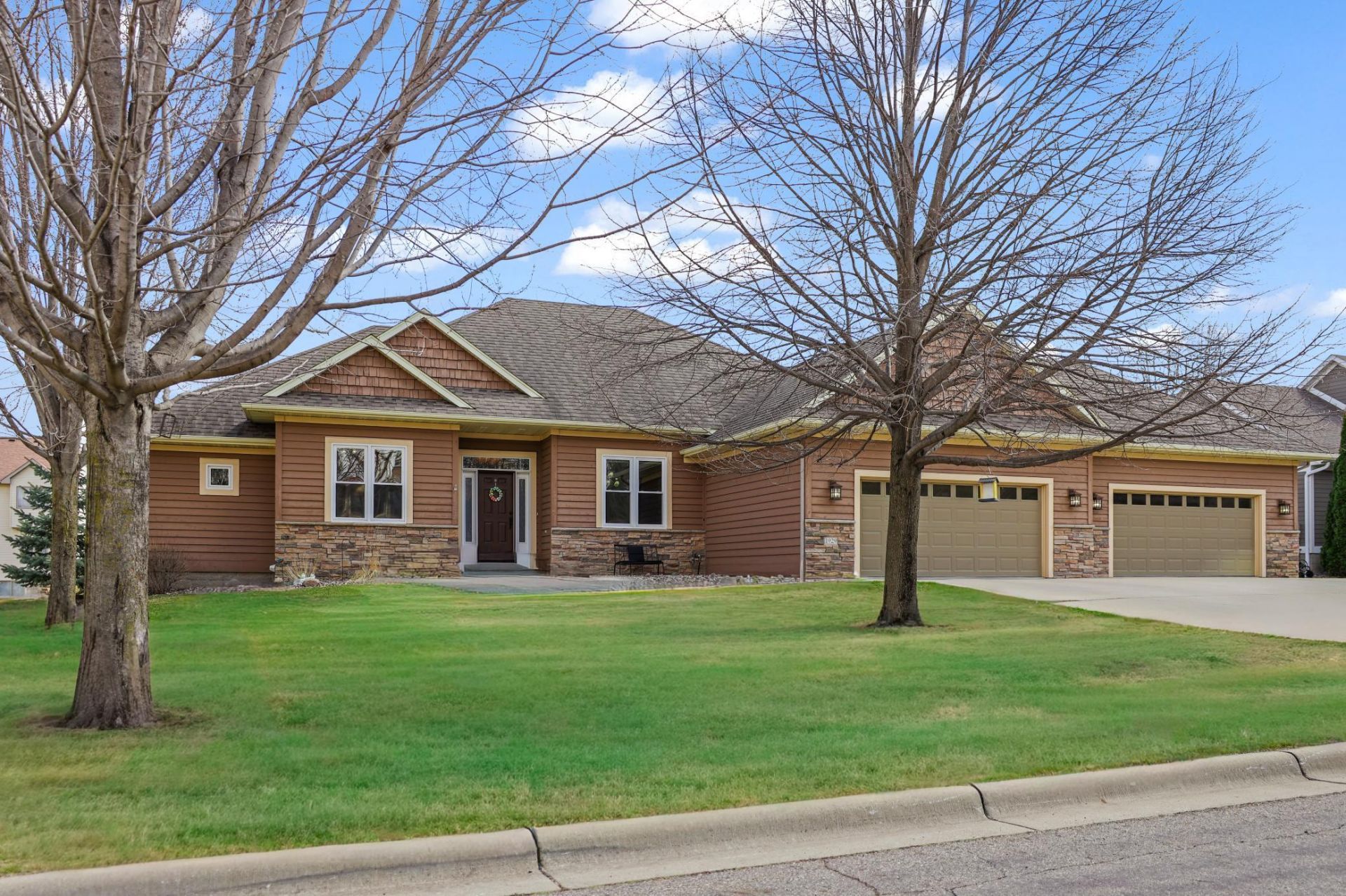 1929 Woodcrest Drive NE, Owatonna, MN 55060