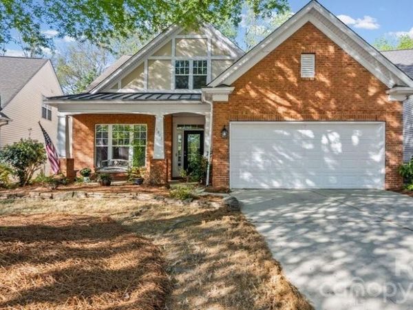 6913 Saranac Lane, Matthews, NC 28105