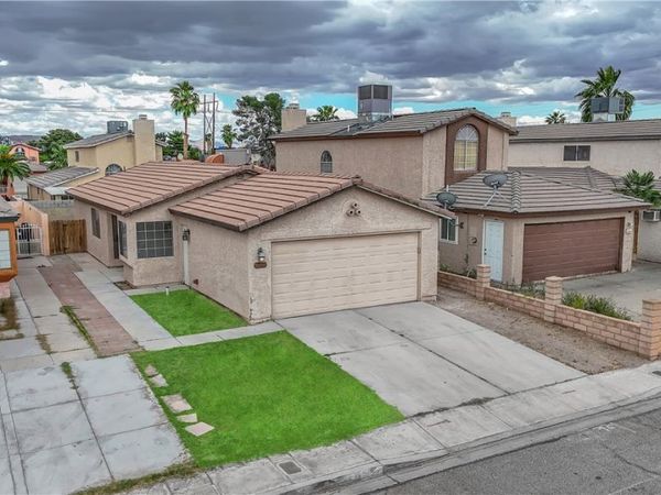 2794 Beaconfalls Way, Las Vegas, NV 89142