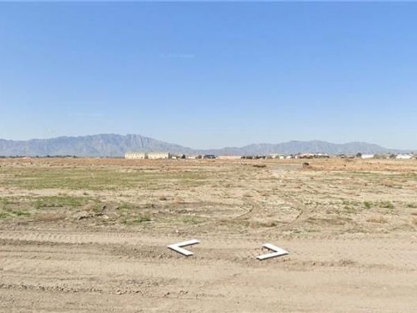 70 Mount Charleston Drive , Pahrump, NV 89048