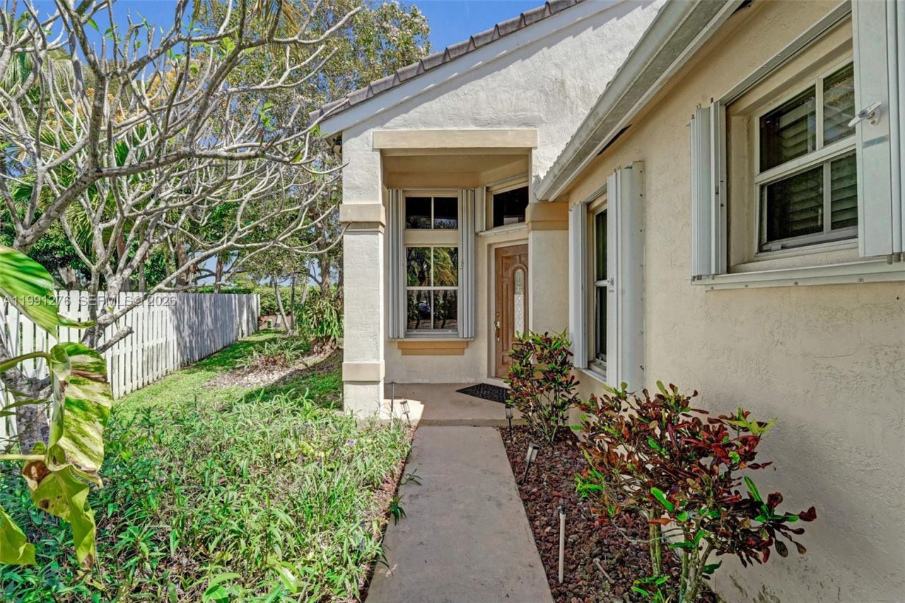 1080 Briar Ridge Rd, Weston, FL 33327 Photo