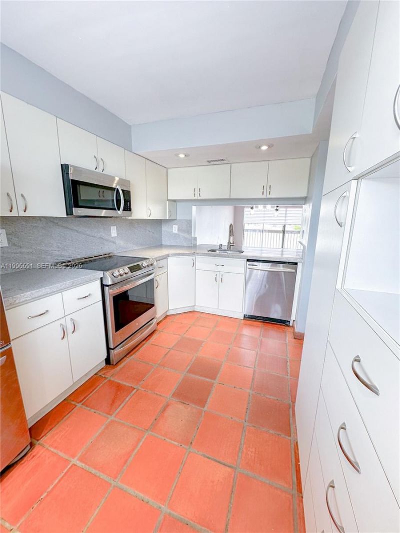 10000 NW 9th St Cir, Unit 21, Miami, FL 33172 Photo