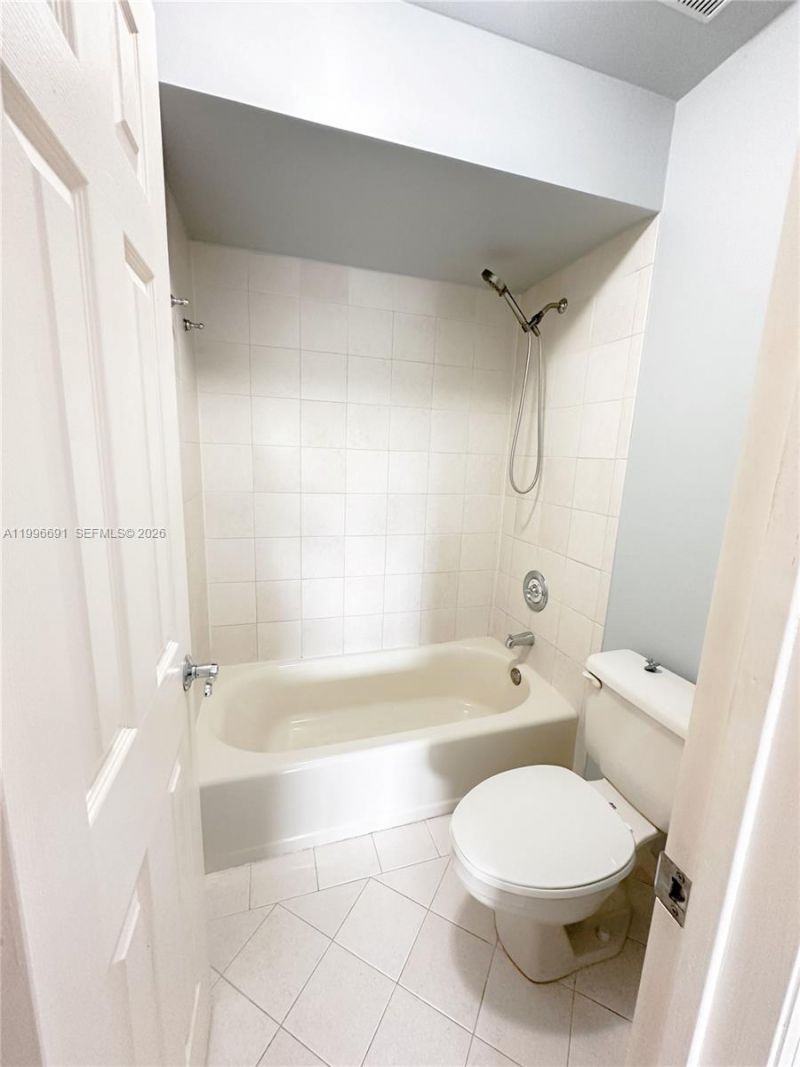 10000 NW 9th St Cir, Unit 21, Miami, FL 33172 Photo