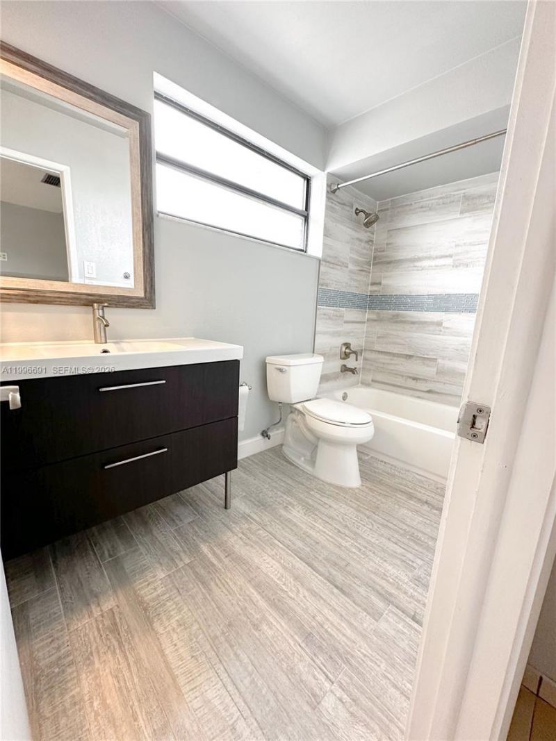 10000 NW 9th St Cir, Unit 21, Miami, FL 33172 Photo