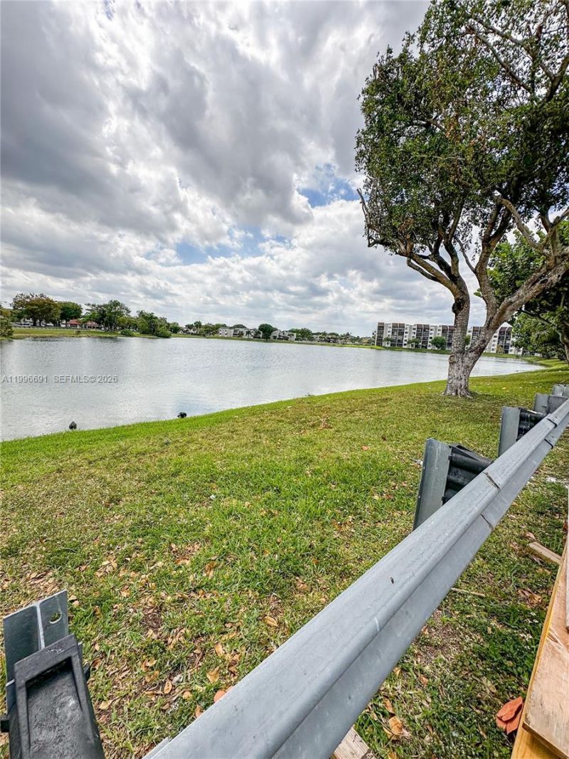 10000 NW 9th St Cir, Unit 21, Miami, FL 33172 Photo