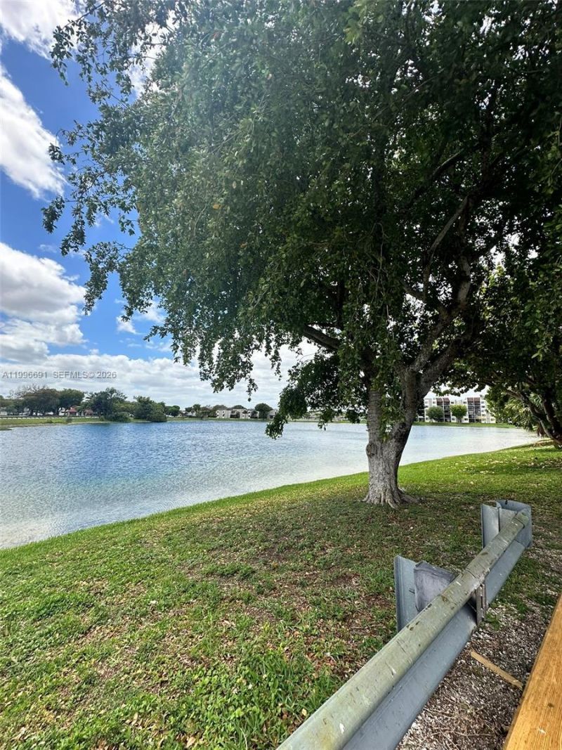 10000 NW 9th St Cir, Unit 21, Miami, FL 33172 Photo