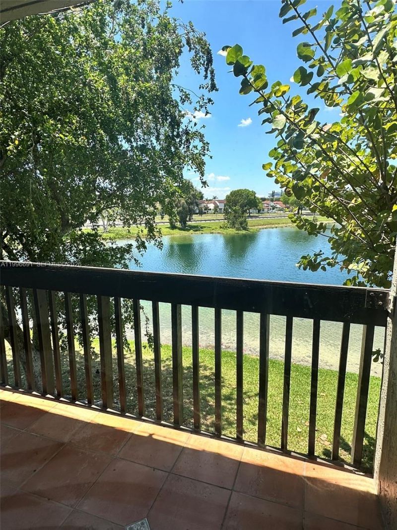10000 NW 9th St Cir, Unit 21, Miami, FL 33172 Photo