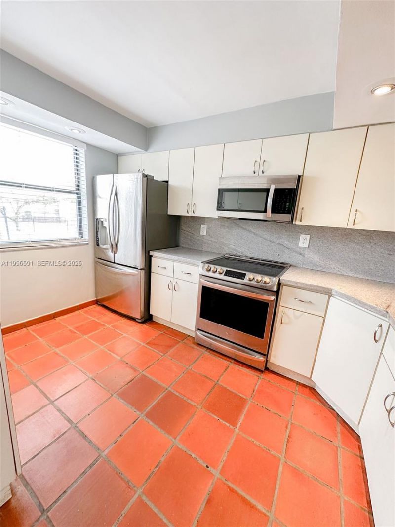 10000 NW 9th St Cir, Unit 21, Miami, FL 33172 Photo