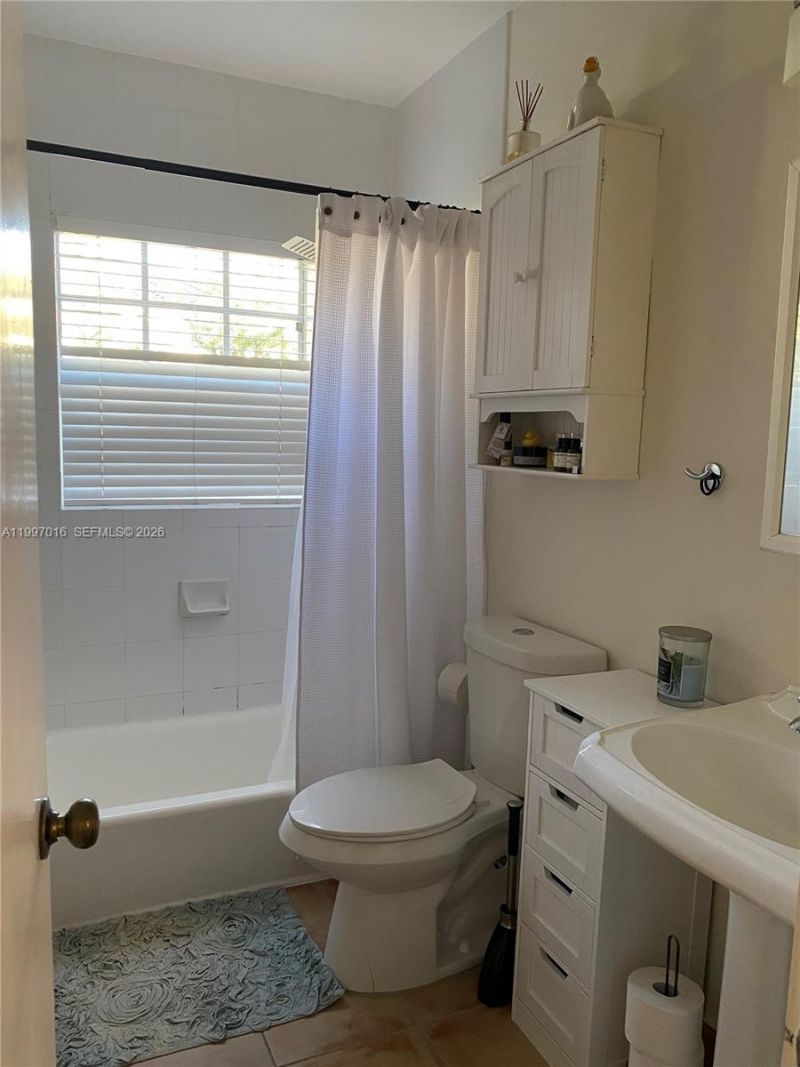 600 Alminar Ave, Unit -, Coral Gables, FL 33146 Photo