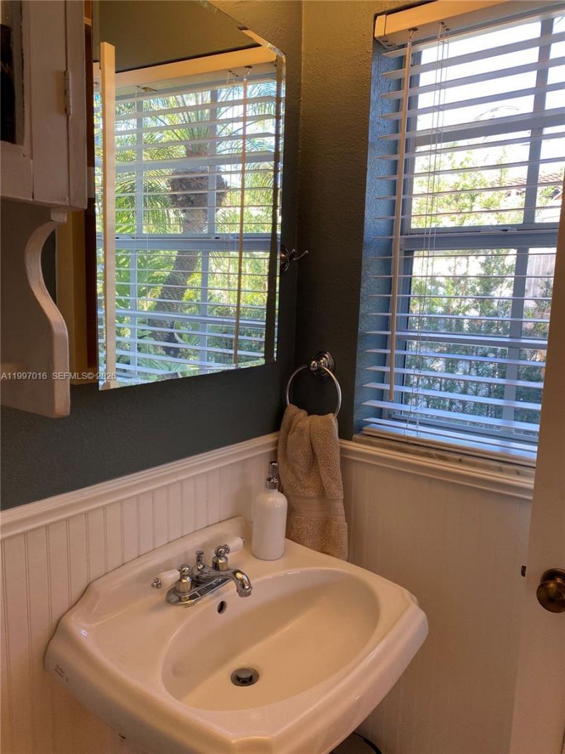 600 Alminar Ave, Unit -, Coral Gables, FL 33146 Photo