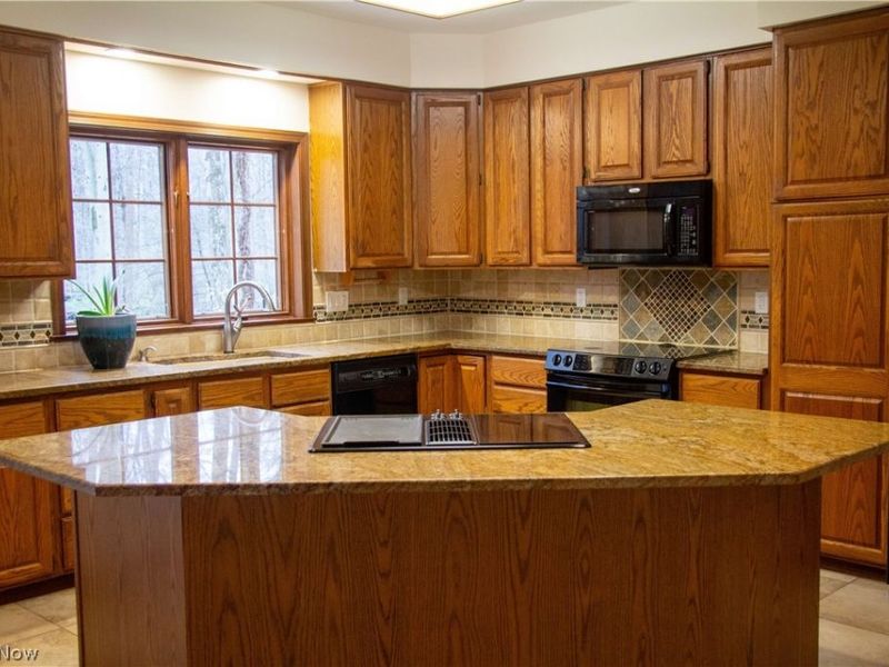 8215 Whispering Pines Drive, Novelty, OH 44072 Photo 22