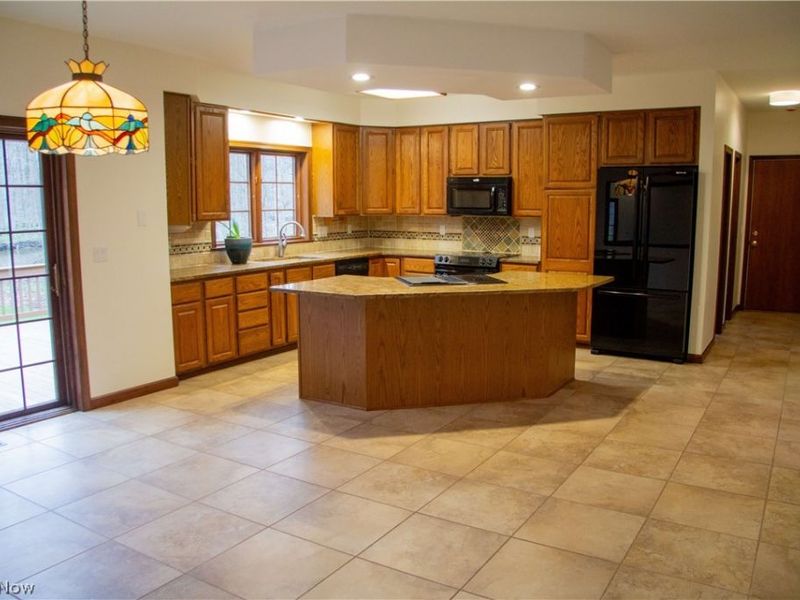 8215 Whispering Pines Drive, Novelty, OH 44072 Photo 23