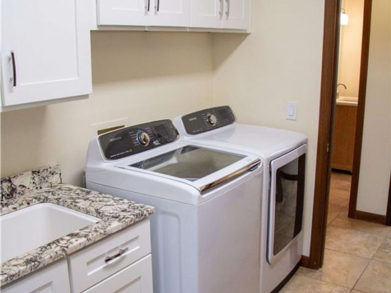 8215 Whispering Pines Drive, Novelty, OH 44072 Photo 25