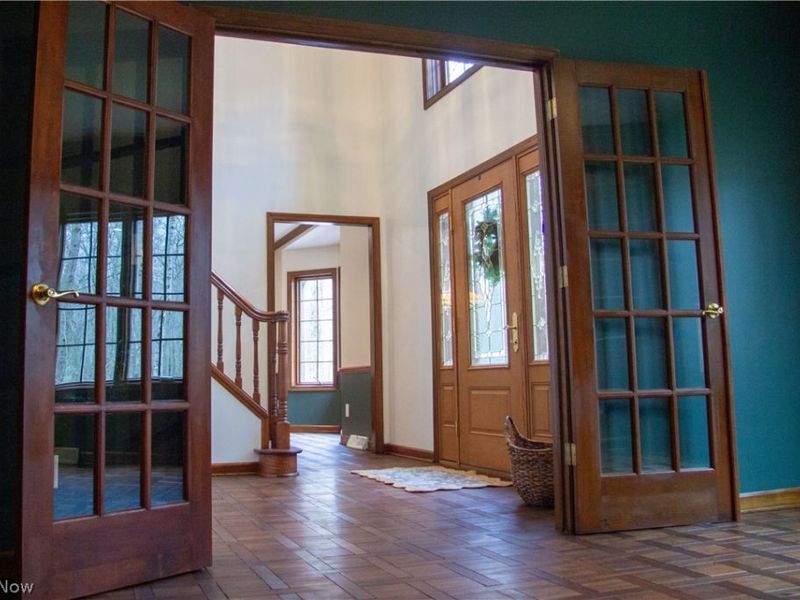 8215 Whispering Pines Drive, Novelty, OH 44072 Photo 4