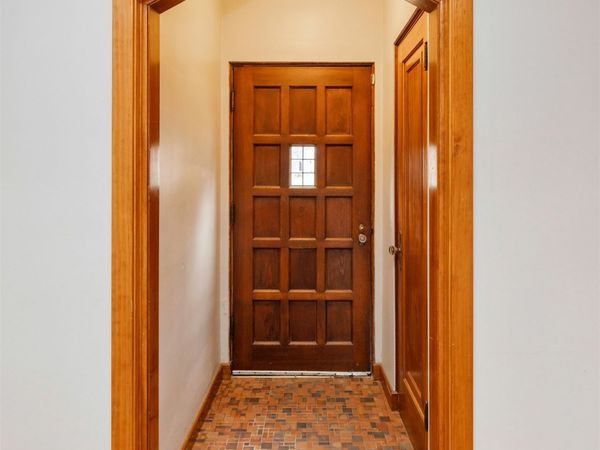 1432 41st Place , Des Moines, IA 50311