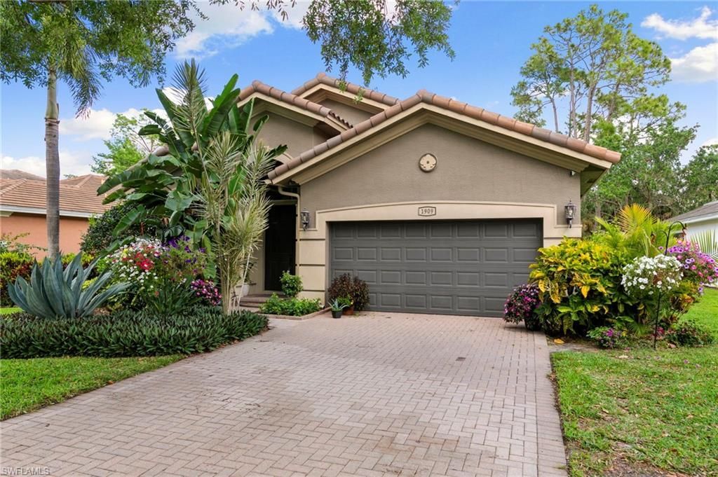 1909 Par Dr, Naples, FL 34120 Main Photo