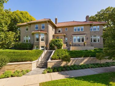 2119 E Lake Of The Isles Parkway, Minneapolis, MN 55405