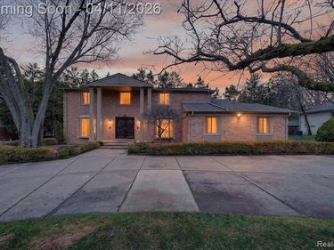 21770 Riverview Drive, Beverly Hills Vlg, MI 48025