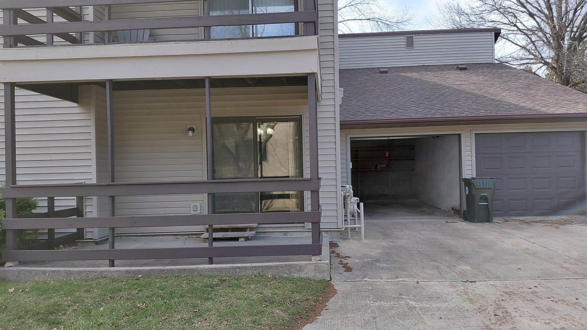 3903 Bradley Road, Waterloo, IA 50701 Main Photo