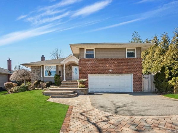 37 Winthrop Road , Plainview, NY 11803