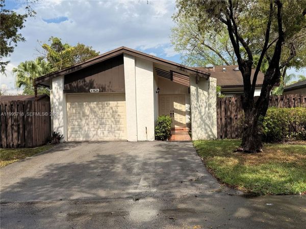 10828 SW 132nd Cir Ct , Miami, FL 33186