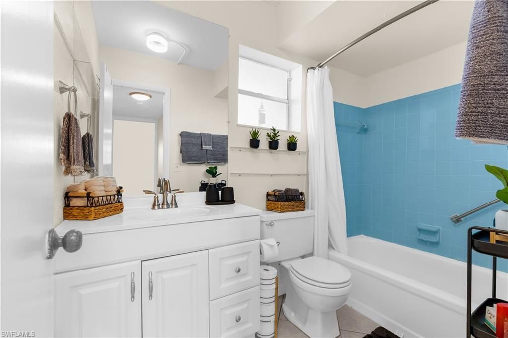 150 Turtle Lake Ct, Unit 307, Naples, FL 34105 Photo