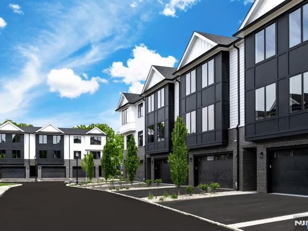 28 Skye Drive, PARAMUS, NJ 07652