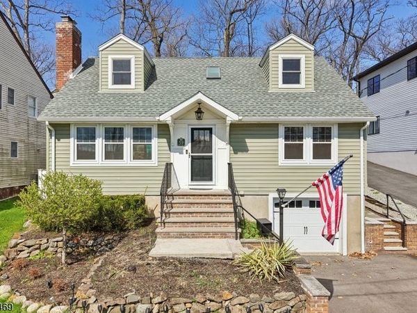 59 Oakwood Dr, Wayne, NJ 07470