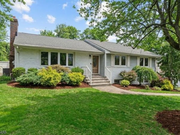 360 Upland Rd, Mountainside, NJ 07092