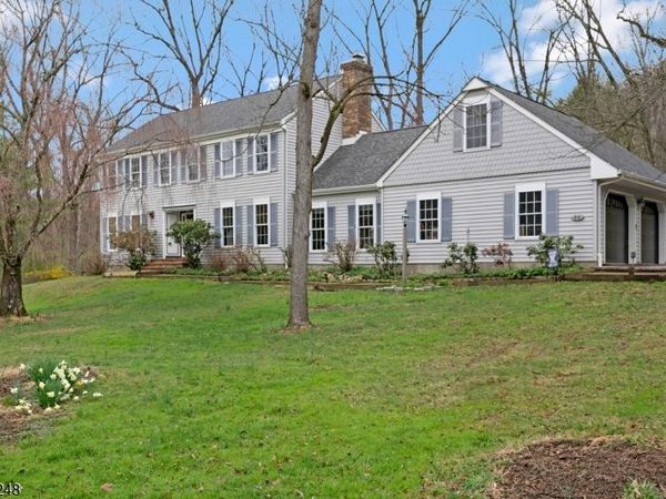 66 Grayrock Rd, Clinton, NJ 08809