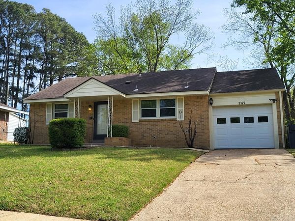 747 Crest Dr, Jonesboro, AR 72401