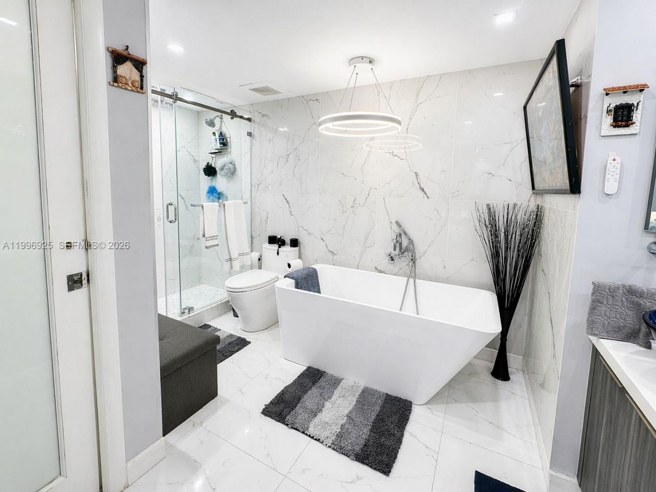 2370 NE 135th St, Unit 405, North Miami, FL 33181 Photo