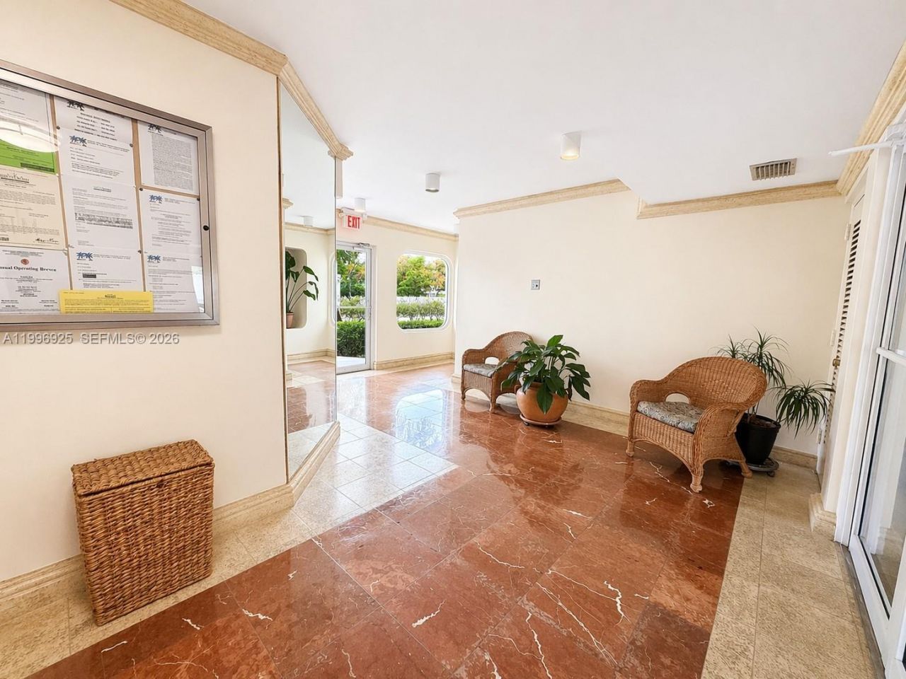 2370 NE 135th St, Unit 405, North Miami, FL 33181 Photo