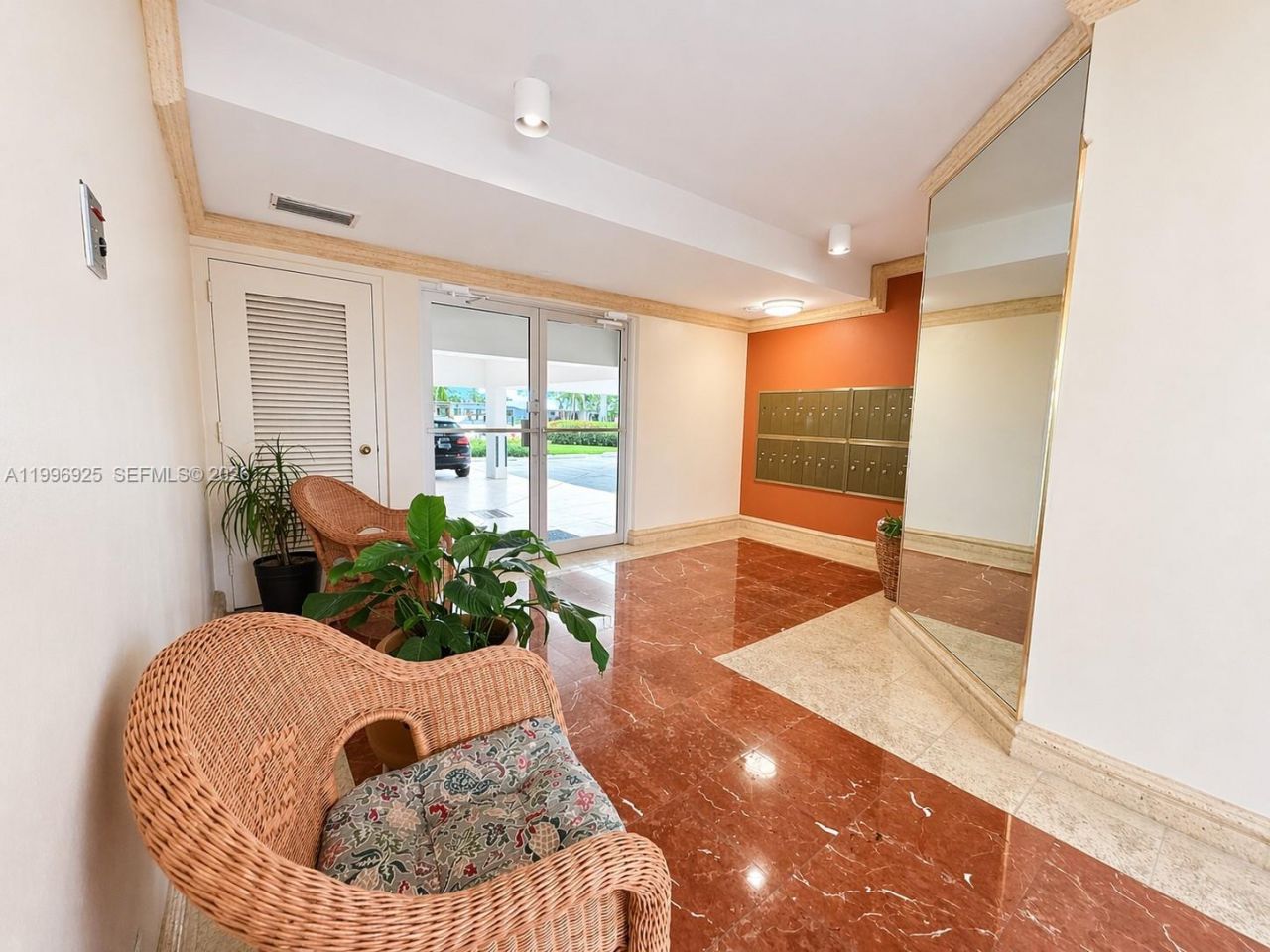 2370 NE 135th St, Unit 405, North Miami, FL 33181 Photo