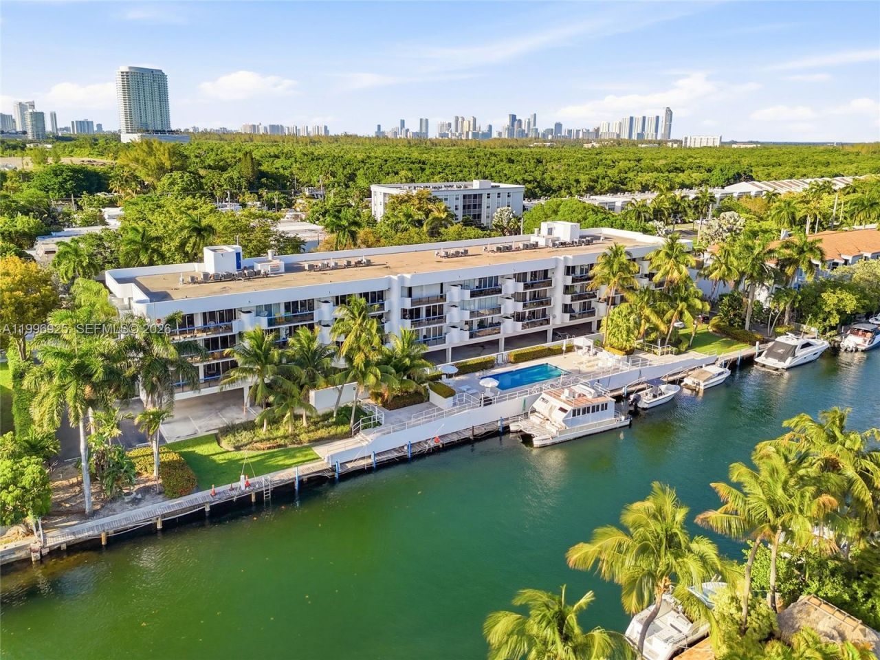 2370 NE 135th St, Unit 405, North Miami, FL 33181 Photo