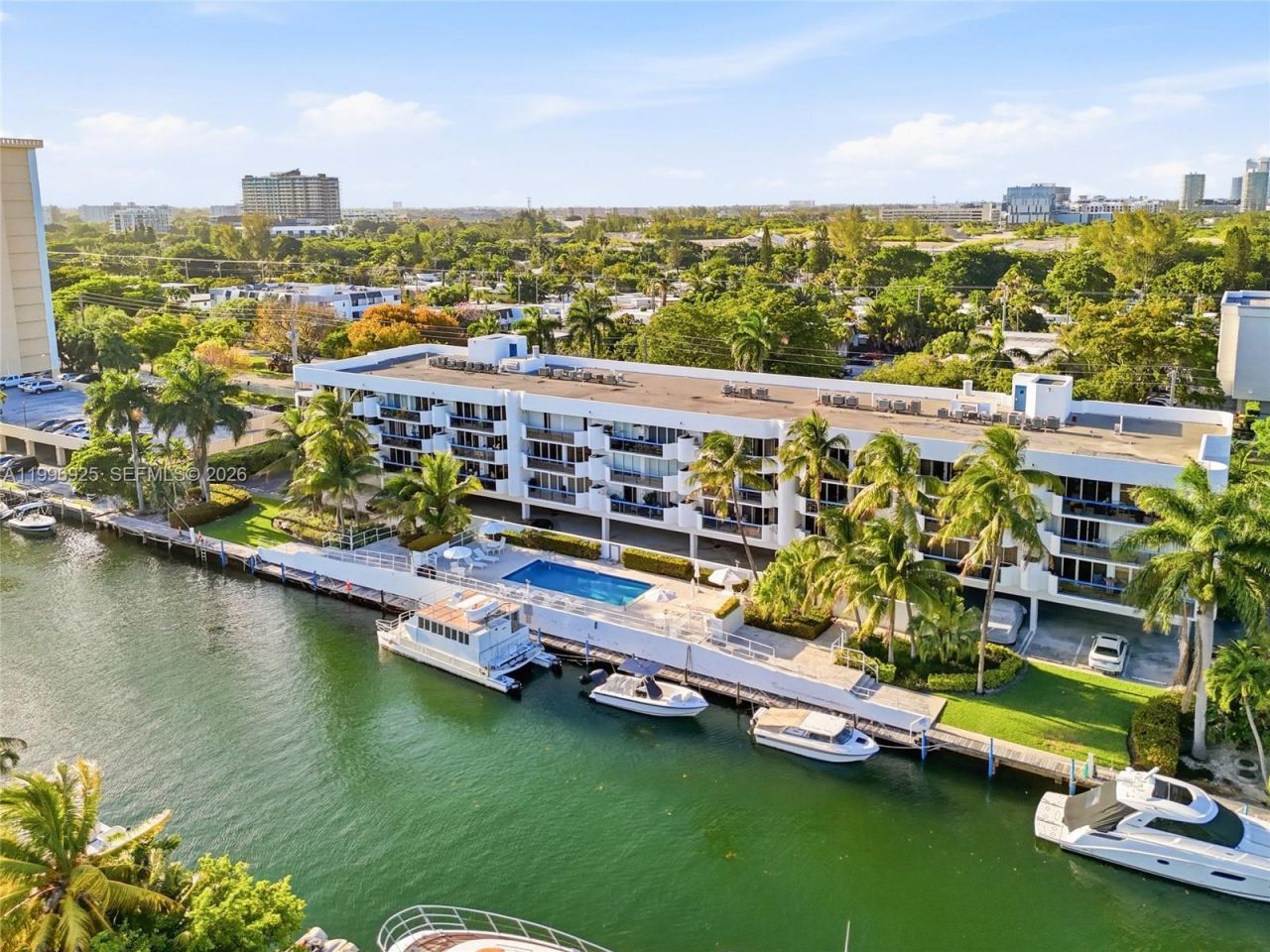 2370 NE 135th St, Unit 405, North Miami, FL 33181 Photo