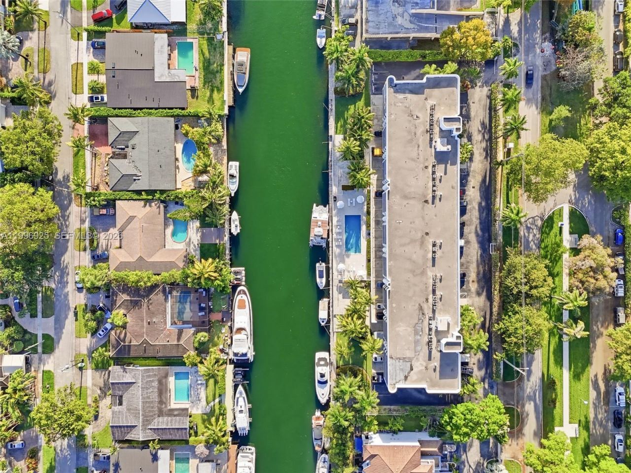 2370 NE 135th St, Unit 405, North Miami, FL 33181 Photo