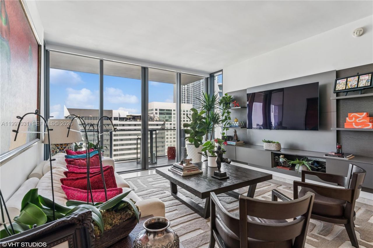 88 SW 7th St, Unit 1804, Miami, FL 33130 Photo