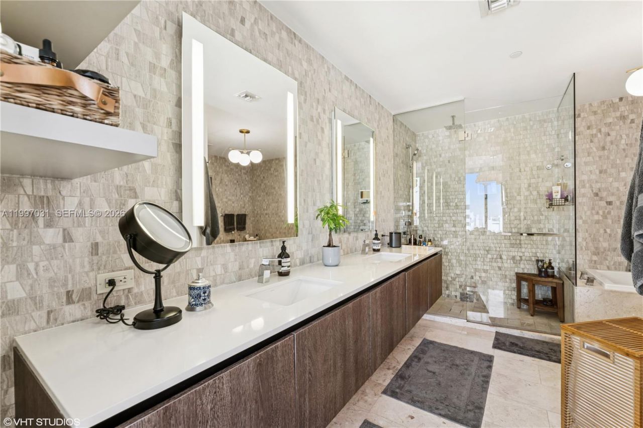 88 SW 7th St, Unit 1804, Miami, FL 33130 Photo