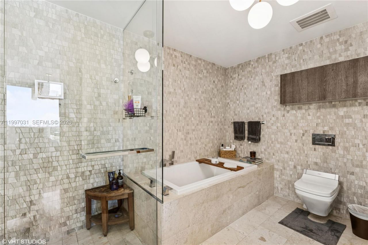 88 SW 7th St, Unit 1804, Miami, FL 33130 Photo