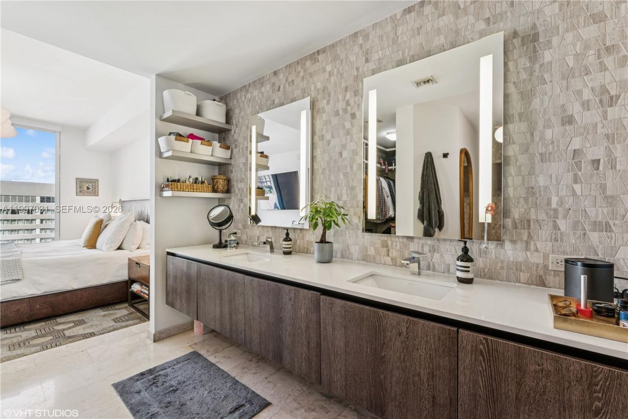 88 SW 7th St, Unit 1804, Miami, FL 33130 Photo