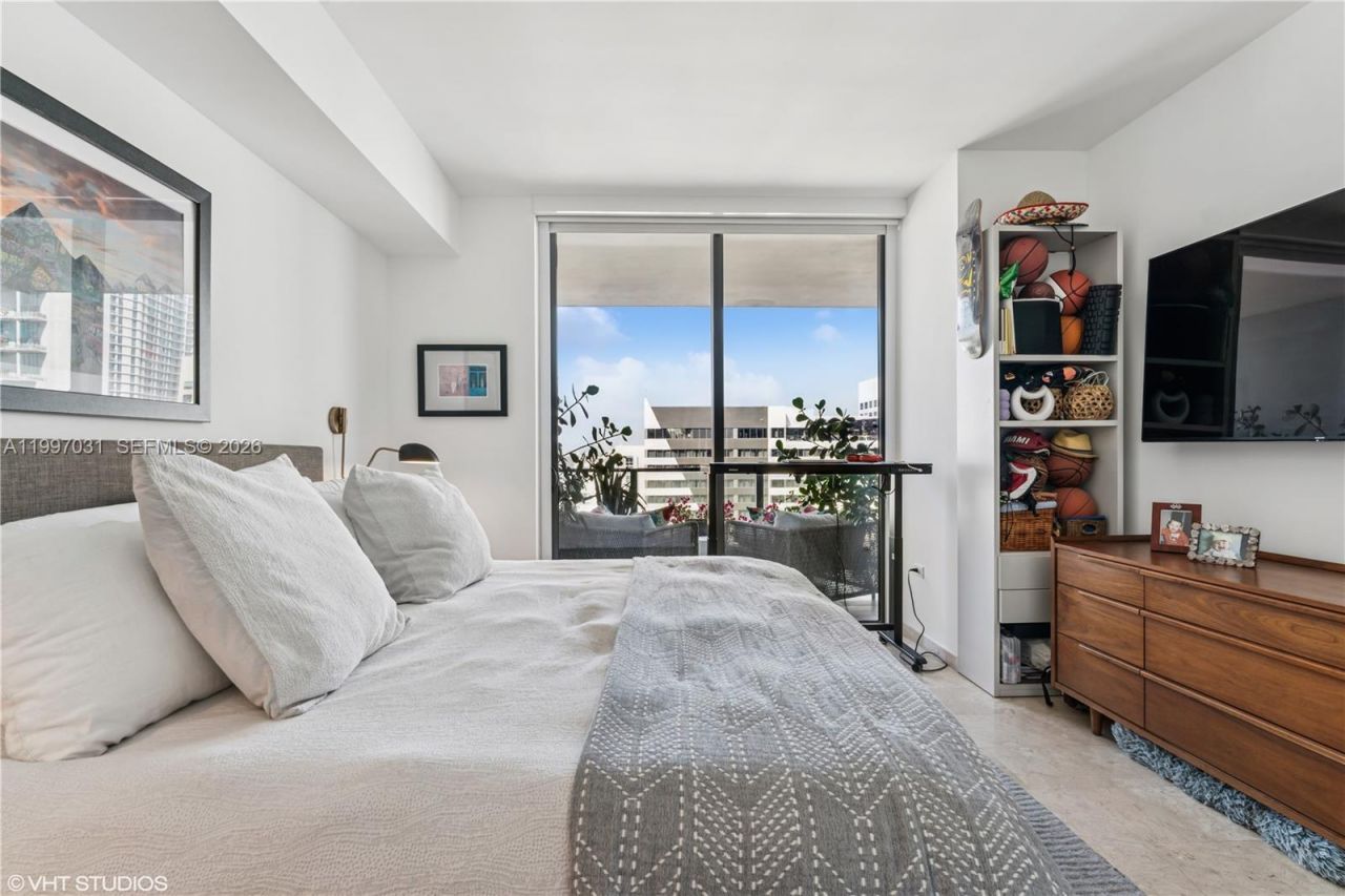 88 SW 7th St, Unit 1804, Miami, FL 33130 Photo