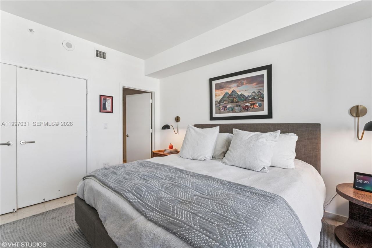 88 SW 7th St, Unit 1804, Miami, FL 33130 Photo