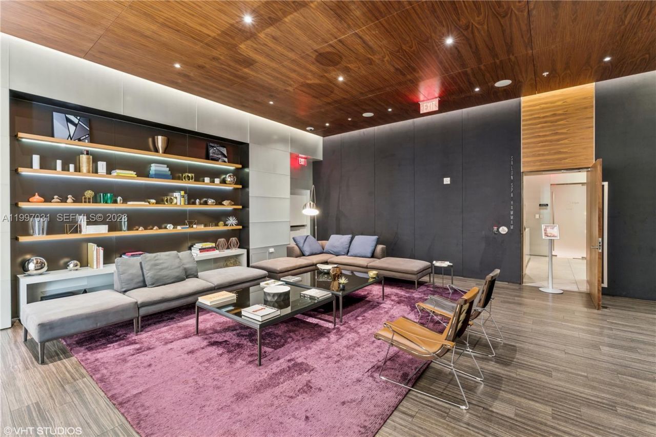 88 SW 7th St, Unit 1804, Miami, FL 33130 Photo